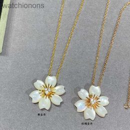 Luxury Top Grade Vancelfe Brand Designer Necklace v Gold Precision Edition Christmas Flower Necklace for Women Plated 18k Gold High Quality Jeweliry Gift
