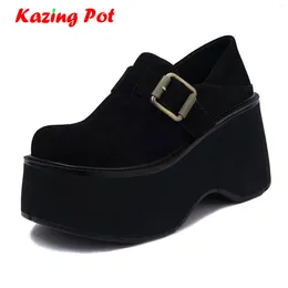 Dress Shoes Krazing Pot Cow Leather Chunky Heels Round Toe Slip On Metal Buckle Punk Design Super High Platform Casual Women Ins Pumps