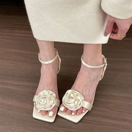 Dress Shoes 2024 Summer Fashion Square Head High Heels Open Toe Slippers Women Flowers To Wear