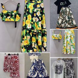 Designer Vestidos femininos de alta qualidade ajuste fino com letra impressão de roupas de moda moda moda estilo florestal estilo longo conjunto de saia de duas peças conjuntos de mangas curtas de manga curta