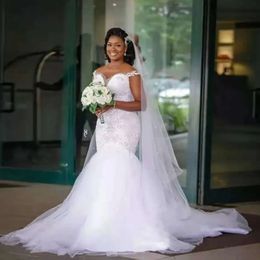 Klänningar 2022 Sydafrikansk sjöjungfrubröllop för kvinnor Sexig illusion Backless Buttons Long Bridal Bowns Applices Lace Plus Size Vestidos de Novia