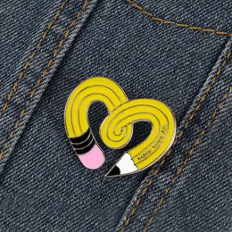 Creative Twisted Yellow Pencil Enamel Pins Cartoon Heart Shape Art Brooches Gift for Artist Student Metal Jewellery Backpack Badge