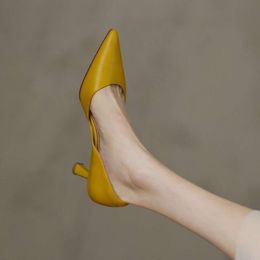 Женские летние обувь Sandals Sandals для женщин 2024 со средним каблуком Moccasins Stilito Yellow