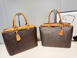 WOMEN FASHION Tote Bag Luxury Designer Women's Handbag Crossbodys Shoulder Handbag Large Capacity Shopping Bag Classic Brown Buckle Design
