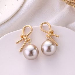 Clip-on & Screw Back Vintage Metal Gold Big Shiny Pearl Clip Earrings Geometric Irregular Design For Women Girl Non Pierced Ear Cl2835