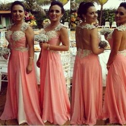 2024 Coral Chiffon Long Slit Bridesmaid Dresses Ivory Lace Applique Beaded Pearls Scoop Neck Sexy Illusion Back Maid of Honor Gown