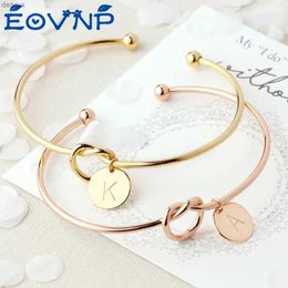 Bangle EOVNP Trendy Initial Coin Charm Bangle for Women Men Lover Wife Stainless Steel Letter Cuff Bracelet Couple Jewelry DropshippingL240417