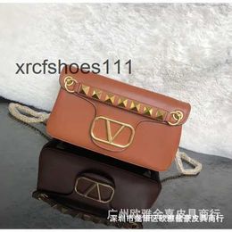 High-end Stud Layer Valenn Purse Bags Handbag Rivet Rock Style Cow Diagonal Shoulder Women Cross Bag Designer Head New One Leather D8RP