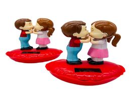 Car Solar Powered lovers toys Automatic shaking head kiss Doll Toy desktop Decor Ornaments decoration4229980