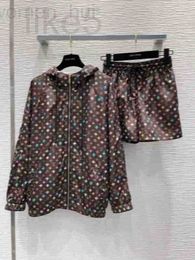 Jaqueta de proteção solar com capuz de calças de duas peças femininas+shorts mostrando altura e emagrecimento, rua alta americana, temperamento bonito p1bj 24s1