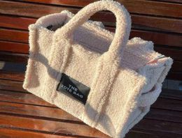 Retro Plush Large Tote Handbags Designer Simple Shoulder Messenger Bag Luxury Design Soft Faux Fur Crossbody Winter Purse3262315