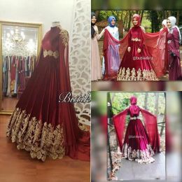 Long Sleeves Burgundy Muslim Wedding Dresses Velvet Gold Lace Applique High Neck Sweep Train A Line Duba Arabic Wedding Bridal Gown