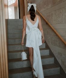 Elegant Short Satin Wedding Dresses With Bow Sheath Ivory Modern V-Neck Vestido De Noiva Mini Length Pleated Bridal Gowns for Women