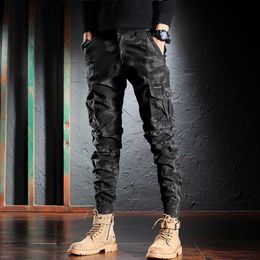 Q0X0 Men's Jeans Fashion Designer Men Camouflage Trousers Multi Pockets Casual Cargo Pants Hombre Zipper Bottom Hip Hop Joggers d240417