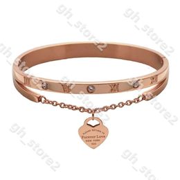 Heart Bracelet Jewlery Designer for Women Gold Bracelet Fashion Brand Print Bracelet 18K Gold Plated Stainless Steel Bracelet Heart Bracelet Jewlery Designer 141