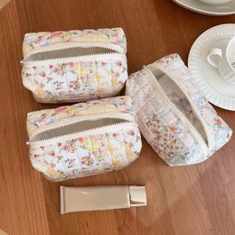 Cosmetic Bags Quilted Portable Makeup Pouch Aesthetic Floral Bag Padded Toiletry Lightweight Versatile For Outdoor Travel