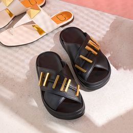 Summer Sandal Toping Sliders Lady Fashion Fashion Sandale Beach Shoes New Style Designers Graphy Luxurys Slippers Женские мулы