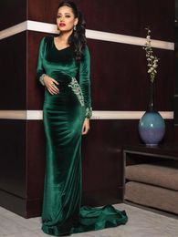 Dubai Hunter Green Mermaid Evening Dresses V Neck Long Sleeve Sweep Train Sequins Beads Velvet Formal Prom Party Gowns robes de so4071509