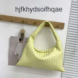 Womens One Handbags Lady Tote Cowhide Hop Designer New Bag Capacity Handbag Women Purse Knitted Bags Vbottega Shoulder 2024 Large Autumn/winter DWHV