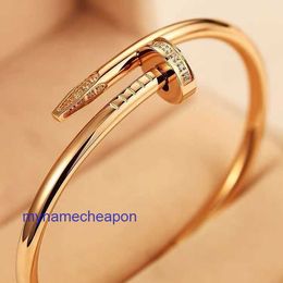 Designer Screw Cartrres Bracelet Fashion Luxury Jewelrys Live streaming Personalised fashion nail shaped bracelet with rose gold titanium steel inlaid diamond