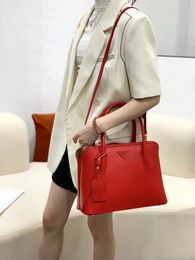 Üst Saplı Çantalar 2024 Yaz Yeni Omuz Deri Omuz Crossbody Bag Moda Kadın Çantası