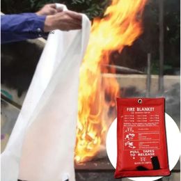 1*1M Emergency Fireproof Blanket, Suitable For Outdoor Use, Home And Kitchen, School, Fireplace, Barbecue Rack, Car, Office 0418