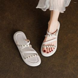 Slippers Super Soft And Comfortable French Style Vintage Riveted Thin Strap Flip-flops Lady Casual Platform SD410-1