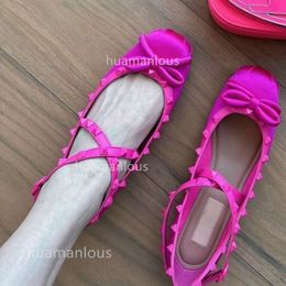 Bow Lady Cross Shoe Mary Lady Girl 2024 Summer Strap French Ballerinas Flat Bottom Shoes Ballet Studs Tino Designer Dance Flats E33G