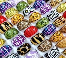 100pcs Bulk Mix Animals Leopard Skin Colourful Children Girls Women Resin Ring Whole Party Gift 14mm Wide Cute Jewelry8780231