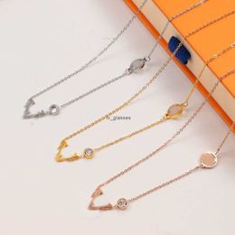 Luxury Designer Letter Pendant Necklaces Gold Plated Crystal Rhinestone Necklace Women Jewerlry Accessories Fashion Sweater Chain