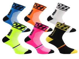 Professional Middle Socks Mountain Bike Cycling Outdoor Sport Socks Protect Feet Breathable Wicking Men Bicycle 6 Colors5167504