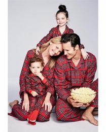 2019 Aile Noel Pijamaları Yeni Yıl039s Kostümler Kırmızı Ekose Eşleştiren Aile Kıyafetleri Baba Anne Çocuklar Bebek Giysileri Aile Cl9100079