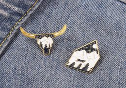 Animal OX Head Night View Knapsack Brooches Unisex Alloy Mountain Tree Moon Lapel Pins For Camping Travel Enamel Badge Clothes Acc7830141