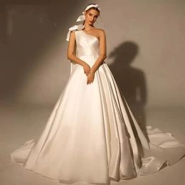 High Quality Simple Satin Wedding Gowns One Shoulder Bow Elegant Boho Garden Long Court Train Sleeveless Brides Vestidos De Novia YD