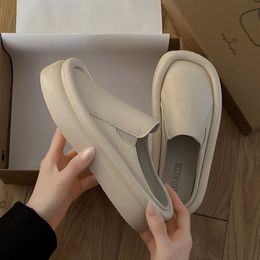 Indossare mezze pantofole di Baotou oversize di grandi dimensioni per estate femminili nuove usura all'aperto, al coperto e pannelli cool casalinghi