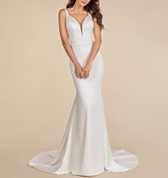 Sexy Long Satin V-Neck Garden Wedding Dresses Mermaid Ivory Pleated Covered Buttons Back Sweep Train Bridal Gowns for Women