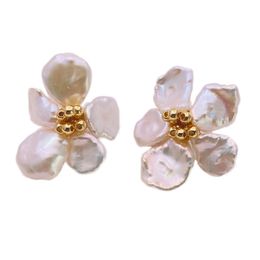 Fashionable Elegant Pearl Earrings with Flower Shape Designed New Trendy Handmade Earrings Gold Earrings Jewellery for Ladies Daily Wearring