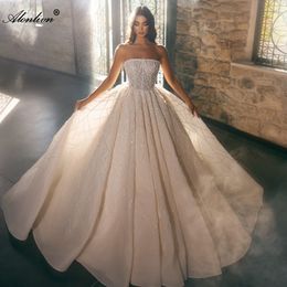 2024 New Arrival Off Shoulder Strapless Ball Gown Wedding Dress Delicate Beading Pearls Lace Shiny Bridal Gowns