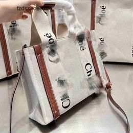 Fragrance 2024 Tote High Women Designer New Little Bags Fashion Simple Cloee Beauty Handbags French Romantic Shoulder 9E90