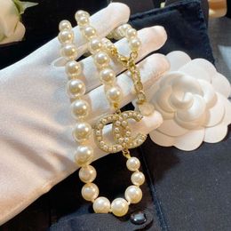 Original Logo Frauen Modedesigner Halskette Weiße Perlen Luxus Anhänger Halskette Calssic Stil Perlenkette für Dame