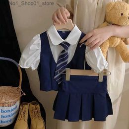 Clothing Sets Korean Girls Academy Style Set Summer Childrens Fake Two Piece Short sleeved Top Fashionable JK Pleated Skirt 1 Q240417