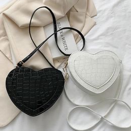 Shoulder Bags Crocodile Pattern Peach Heart Small Bag 2024 Summer Style Korean Fashion One-shoulder Messenger All-match Female