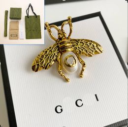 Vintage Charm Women Pearl Brooches Brand Designer Luxury Women Jewellery Brooch Original Package Boutique Clothes Pins Birthday Wedding Party Gift Brooches C189
