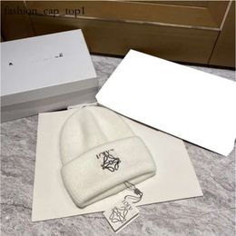 Designer Luxury Cashmere Knitted Coffee Black White Pink Hat Loewf Beanie Cap Men's High-quality Winter Fashion Casual Wool Warm Hats Luxurious Brand 3690