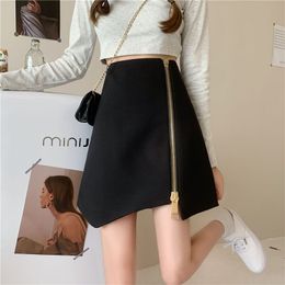 2024 Primavera e verão Novo zíper Irregular Saias A-line Mulheres Casual Roupas diárias de cor sólida Lady Lady Skirts Designer de Niche de Nicho Versátil Feminino Feminino