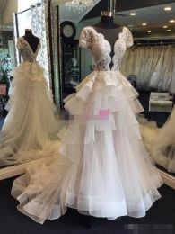 2024 Short Sleeves A-Line Wedding Dresses Tiered Skirt Organza Sheer Neck Pluning V Lace Applique Custom Made Wedding Gown