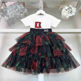 Fashion girls dress suit baby tracksuits Summer kids designer clothes Size 90-150 CM Embroidered T-shirt and lace cake skirt 24April
