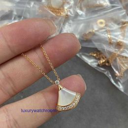 Luxury Tiffenny Designer Brand Pendant Necklaces V Jinbao Family Fan-shaped Skirt Necklace High grade Fritillaria Natural Peacock Green CNC Hand Set Diamond