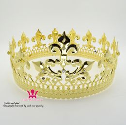 Majestätische Königin King Full Gold Crown Männer und Frauen Royal Prince Headwear Cosplay Metal Party Show Prom Hair Accessoires Mo0764722311