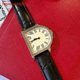 Top Fashion Quartz Watch Women Gold Sier Dial Black Lederband Armbanduhr Klassische unregelmäßige Form Design Damen Casual Clock 1912